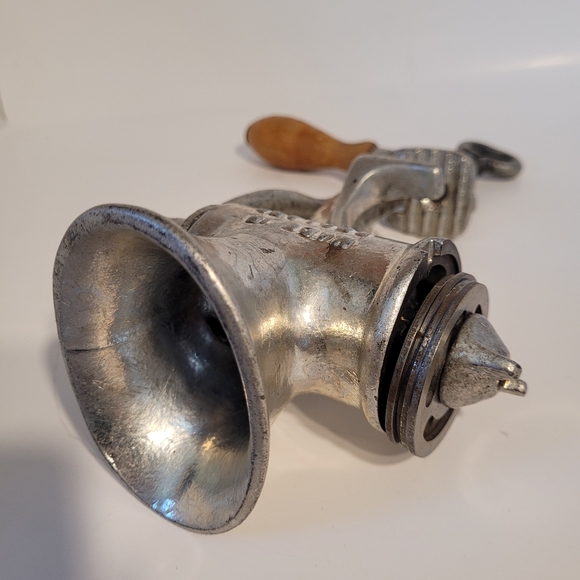 Vintage English Meat Grinder with Multiple Blades - Picture 3 of 12